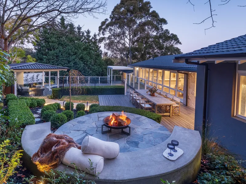 Ultimate Entertainer's Retreat in Sought after Location