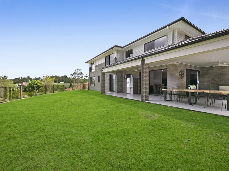 Newly Built Five Bedroom Family Retreat