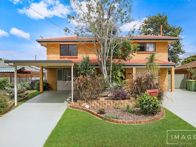 HIGHSET FAMILY HOME WITH INGROUND POOL!!