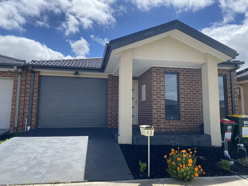 QUIET STREET - OPPOSITE PARKLANDS!