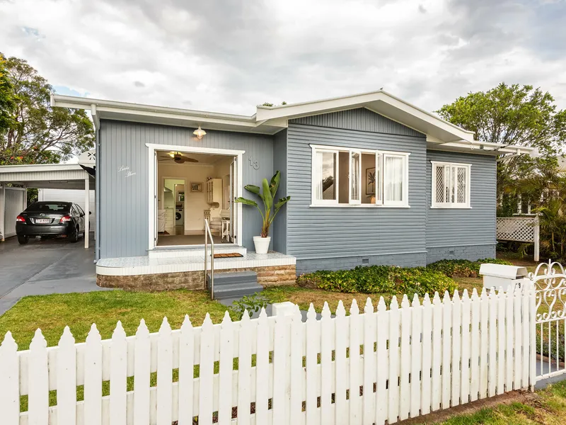 A truly special, fully furnished rental property – Walk to St Andrew's Hospital!