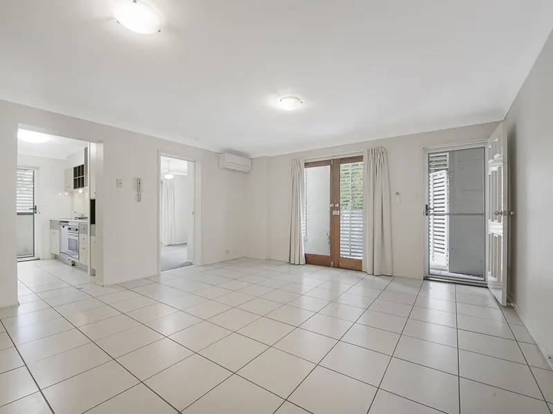 Spacious Three Bedroom Unit in Brilliant Location!