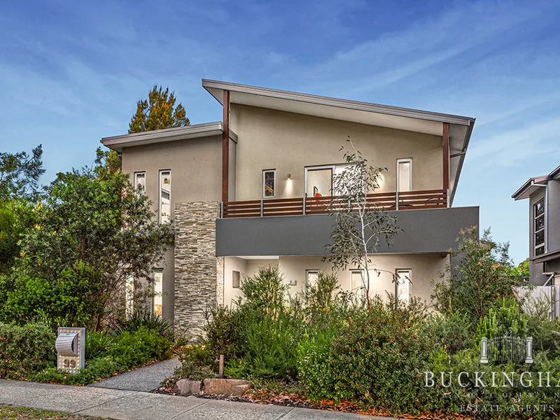 Large scale living amid leafy surrounds