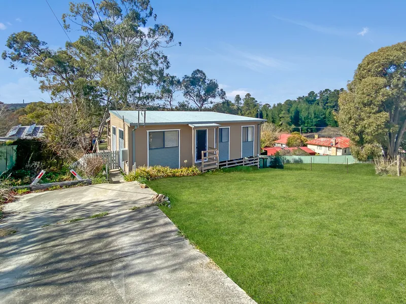 Neat & low maintenance home ready to move in