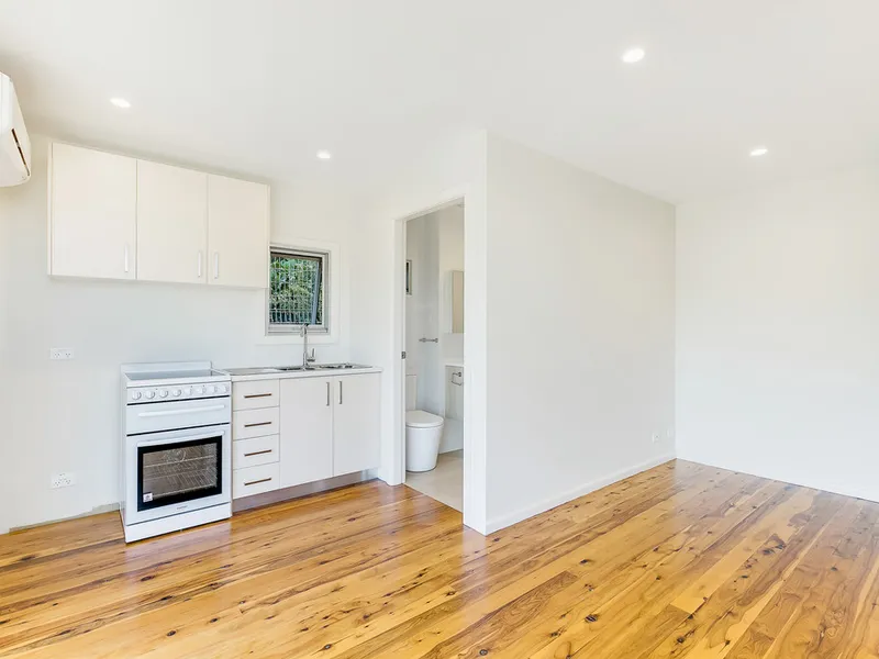 Studio apartment in peaceful parkside locale - Deposit Taken