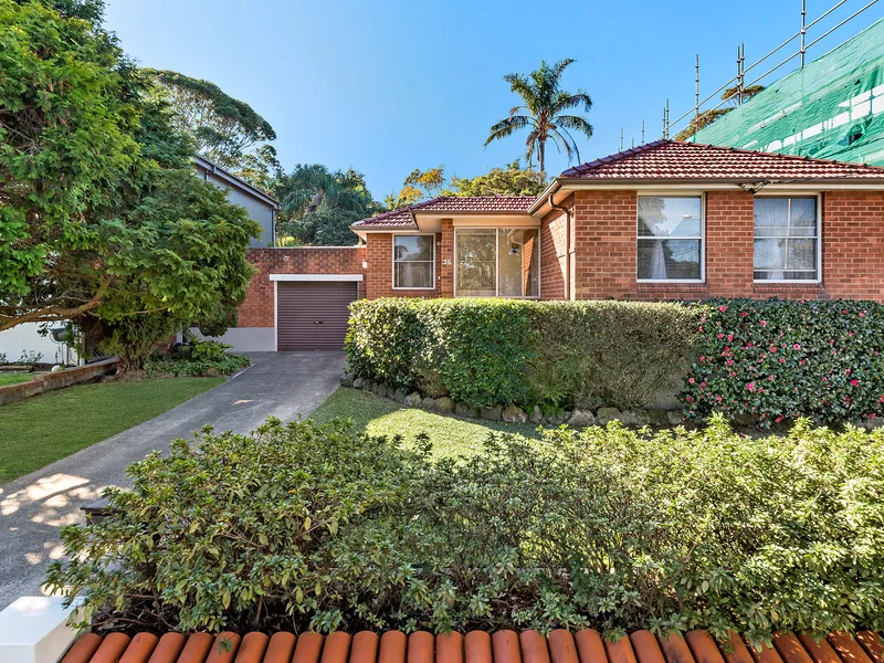 A classic beachside bungalow - Huge 733sqm block!