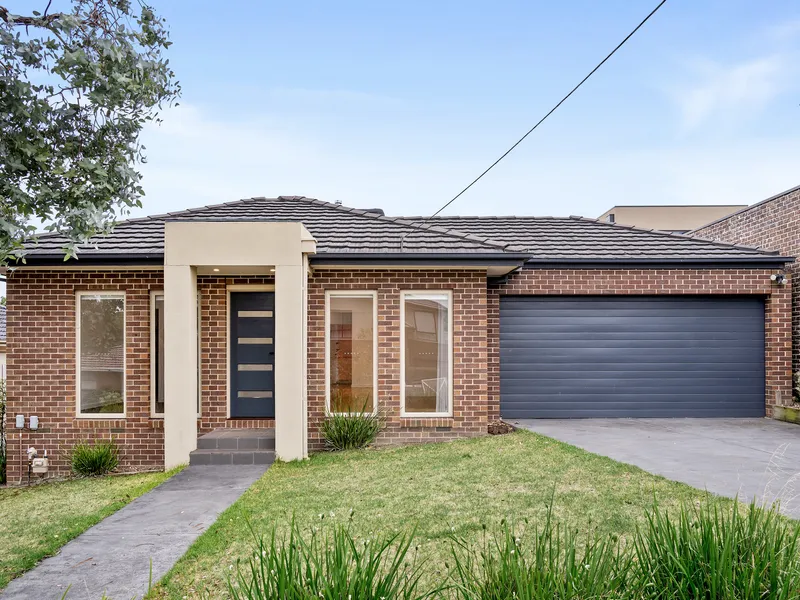 SINGLE LEVEL HOME - PRIME LOCATION