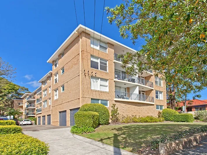 EAST FACING APARTMENT IN A WELL MAINTAINED BLOCK