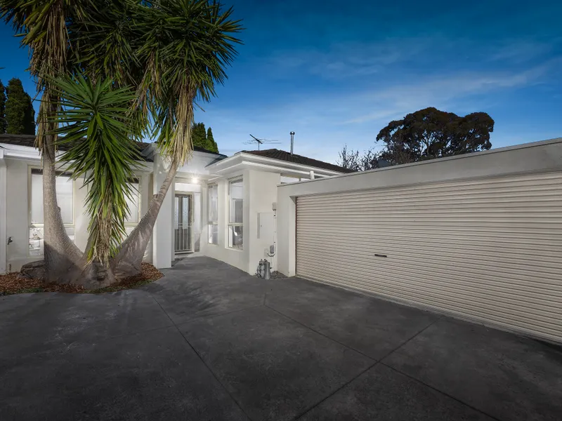 Lovely light-filled home with easy-care courtyard