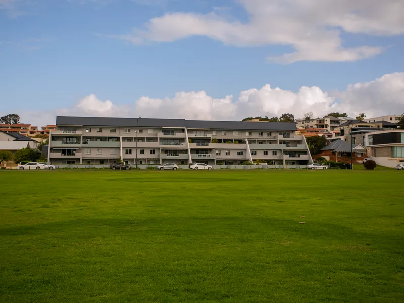 Stunning 3 bedroom Apartment with City Views!!