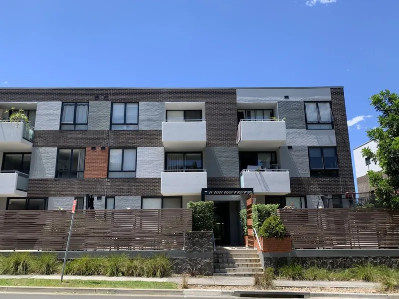 Sunny 147m2 2BR Modern Courtyard Apartment