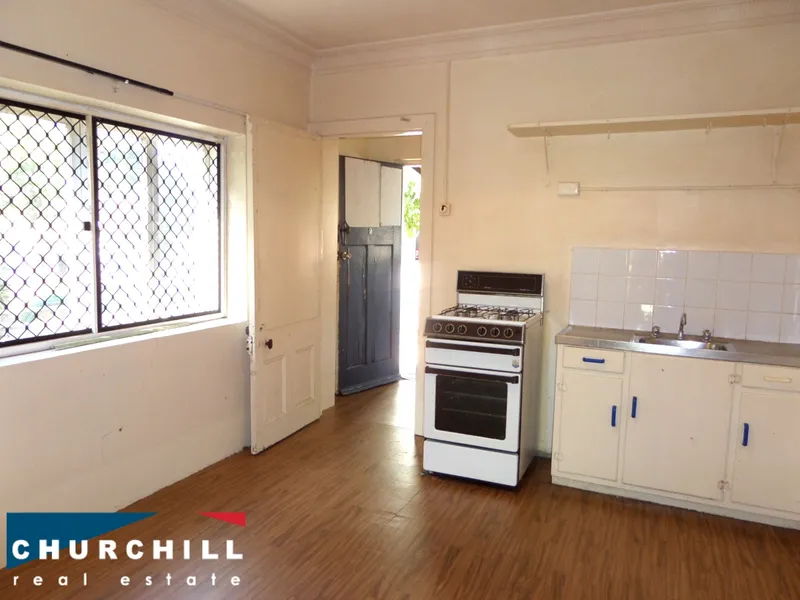 GREAT APARTMENT FOR SINGLES OR COUPLES IN GREAT LOCATION - ELECTRICITY INCLUDED