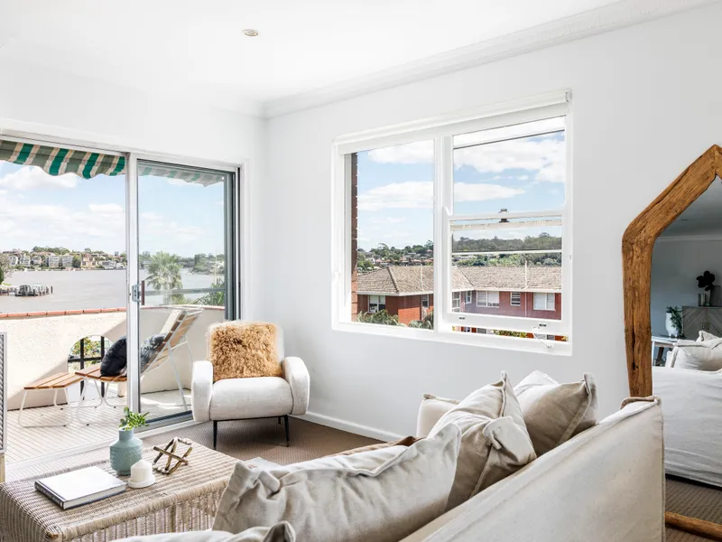 Classic style / waterfront position