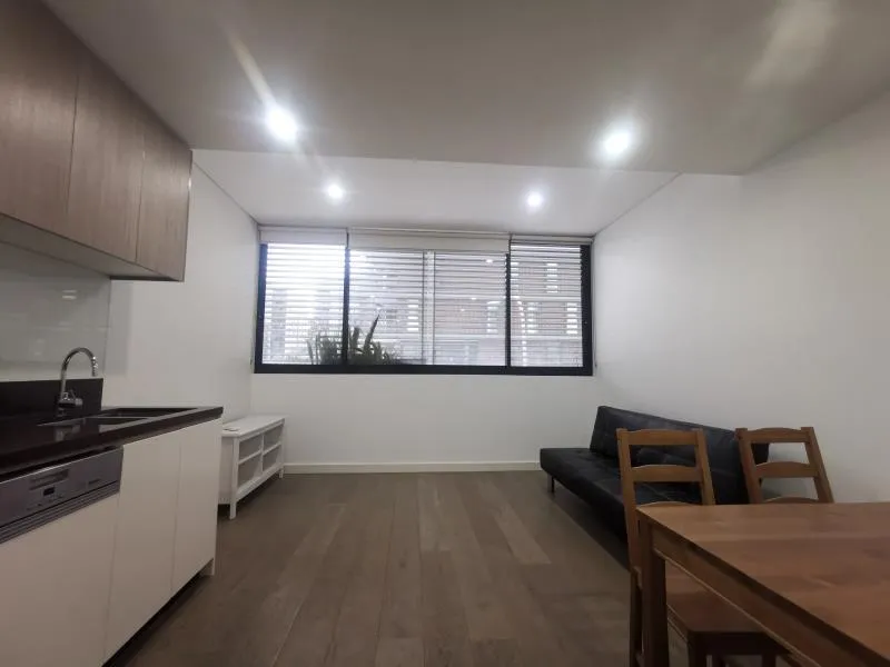 Tower Residence! UNFURNISHED SPLIT LEVEL 1 BEDROOM APARTMENT WITH LARGE STUDY AREA!!! ENQUIRE NOW ! TO BE THE FIRST INSPECT!
