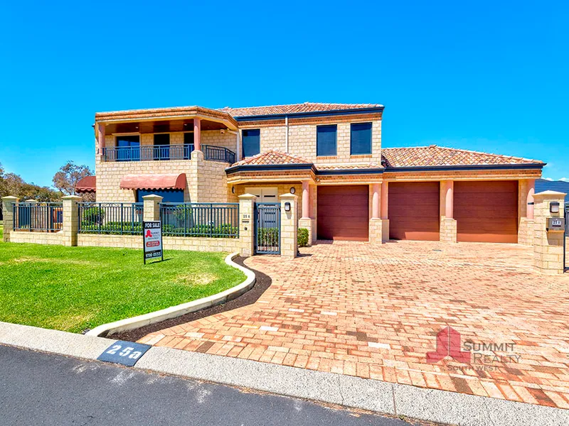 LUXURY ON THE WATER FRONT