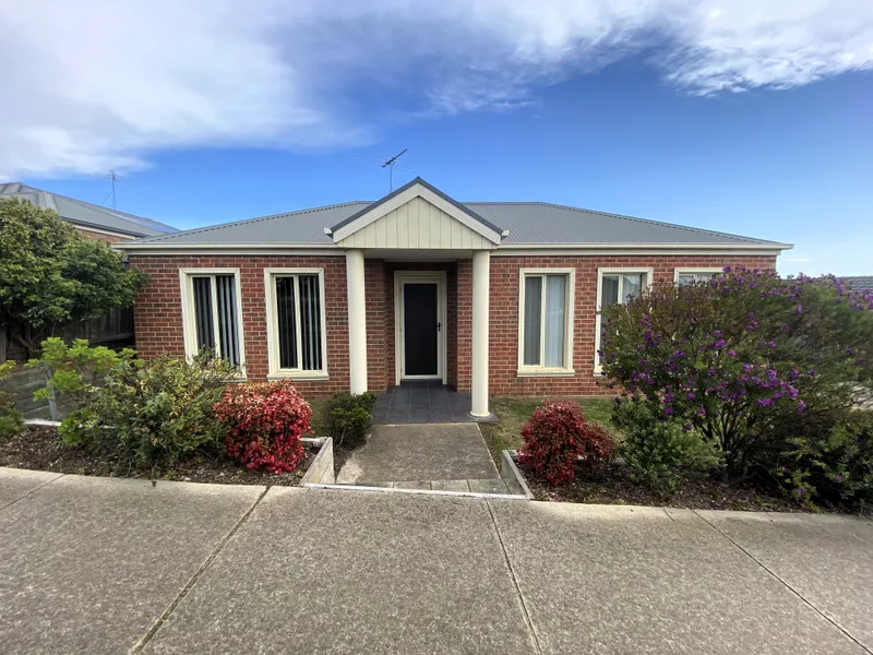 Conveniently Located Townhouse - 6 Month Lease Only