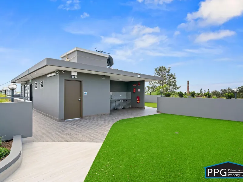 Top floor- Pet friendly- Brand New- Parking - Storage