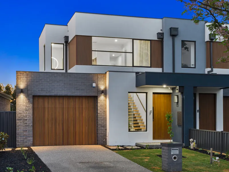 Light-Filled Luxury in a Premier Position