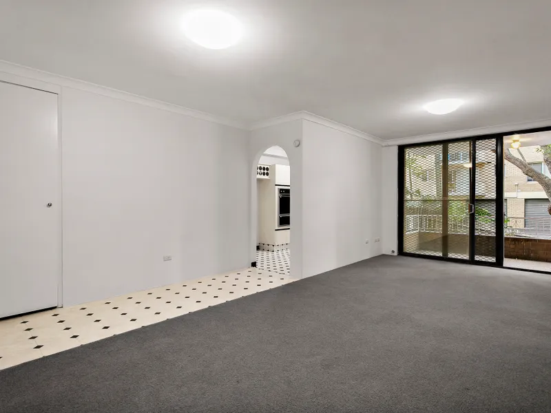 Extra-large ground floor apartment in prime locale