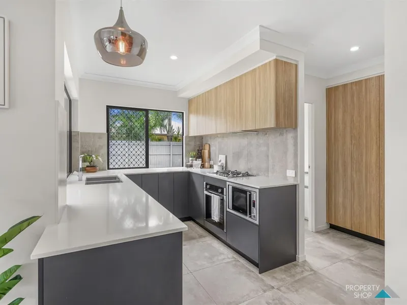 NEAR NEW HOME, MODERN & STYLISH