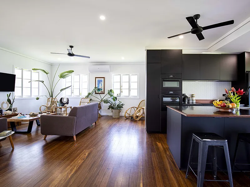 STUNNING HOME OVERLOOKING MOUNTAINS