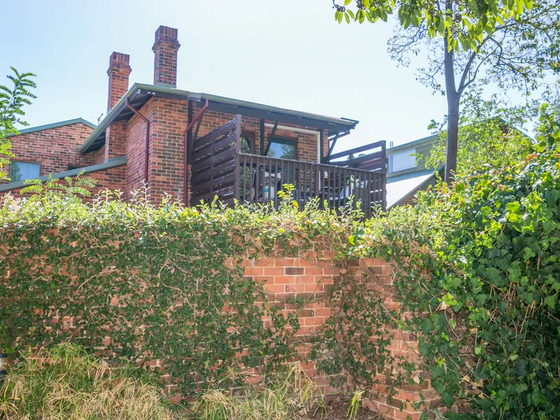 RARE GREEN TITLE SEMI-DETACHED HOME