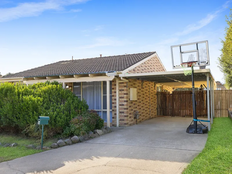 Charming separately titled residence in the heart of Ngunnawal