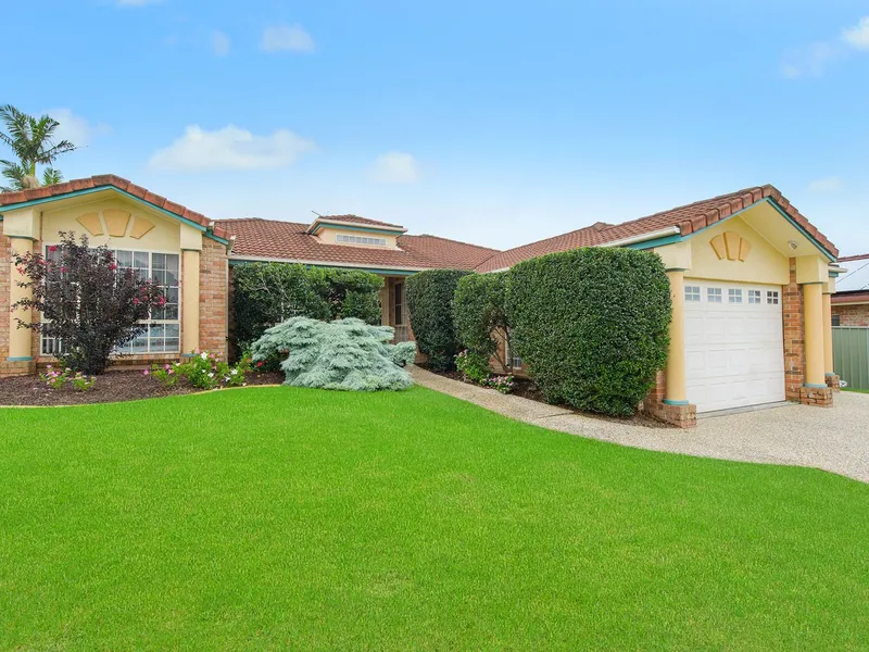 EMERALD DOWNS ESTATE - LARGE FAMILY HOME