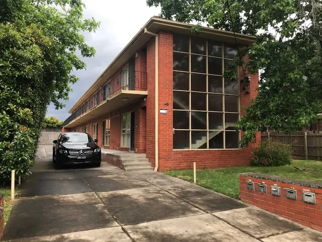 Close to Ormond Station & North Road Shops