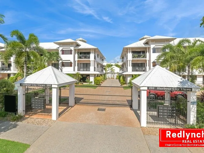 Breathtaking Views of The Esplanade & Mountains!!