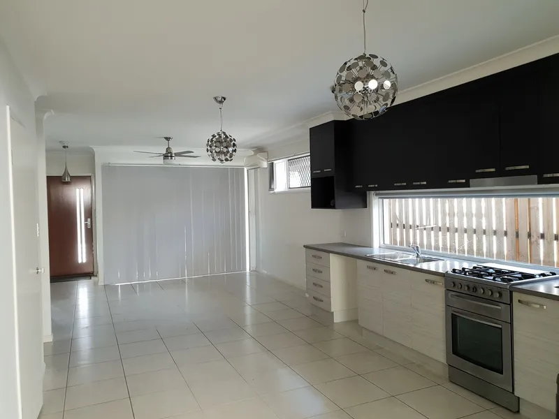 2 Bedroom 2 Bathroom 1 Carport House in Fitzgibbon for rent