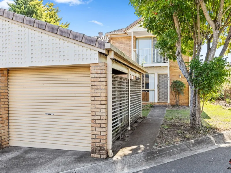 BEAUTIFUL TOWNHOUSE IN PEACEFUL COMPLEX