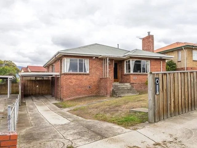 Brick house for sell on 420, Brooker Highway.
