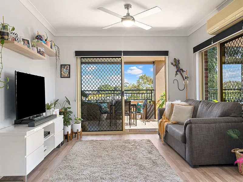 Conveniently located, light and bright apartment