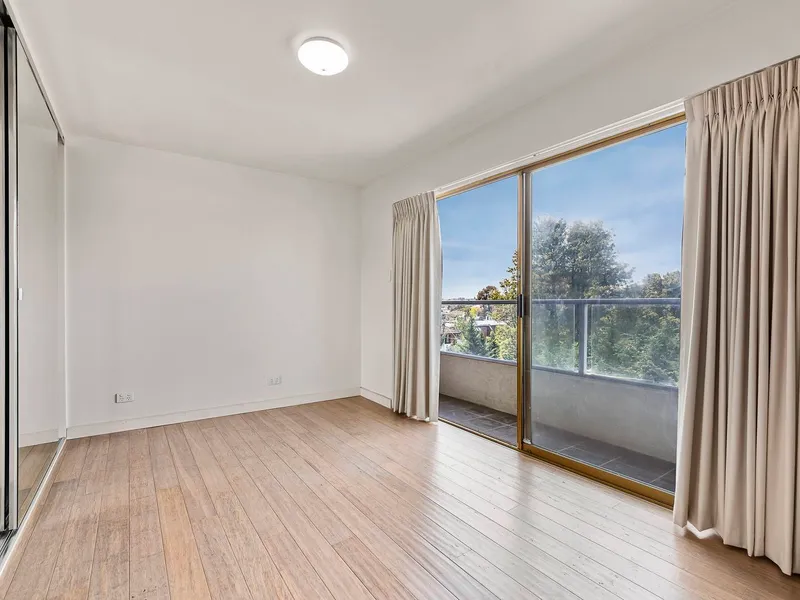 SUPER SMART CONTEMPORARY STUDIO!