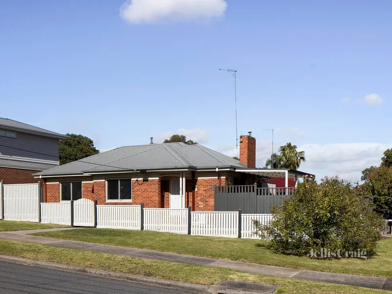 Single Level with Leafy Valley Views