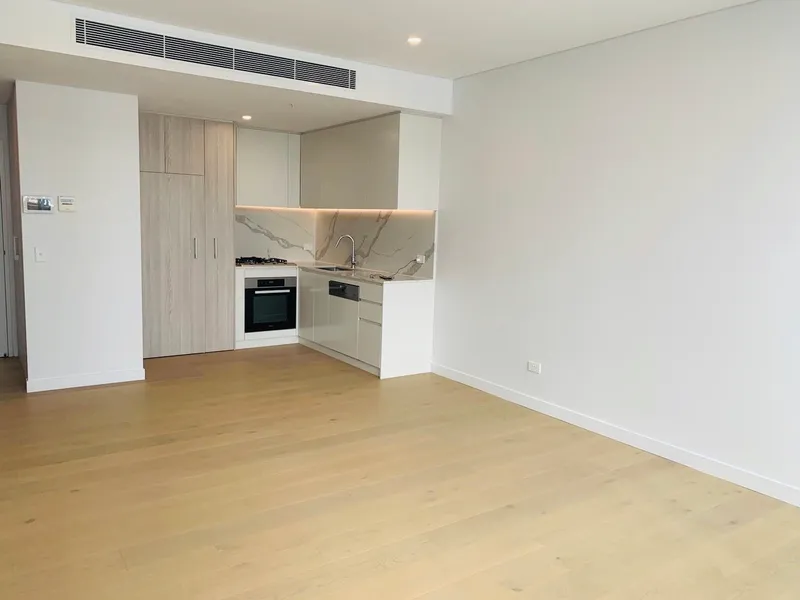 Luxury Near New One Bedroom Apartment ON BOARD