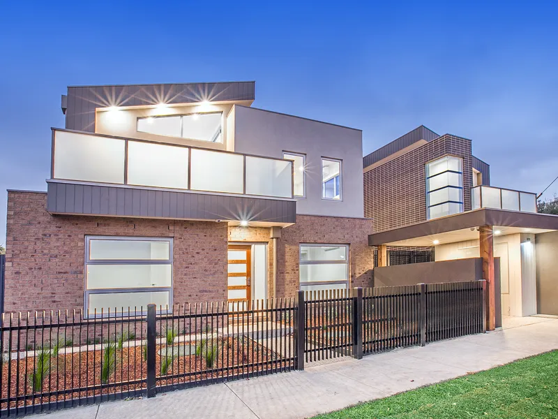 Luxurious Near New Townhouse!