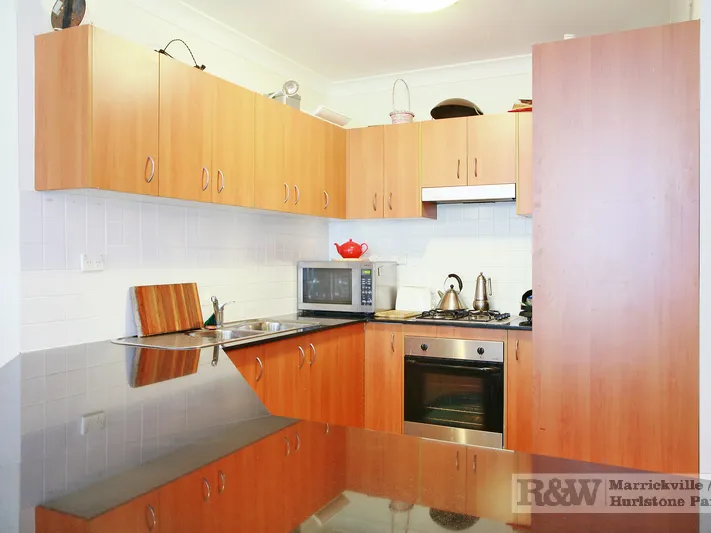 Large & Sunny top floor apartment!