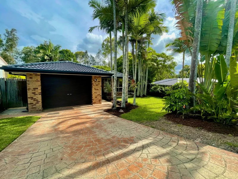 GREAT FAMILY HOME - LEAFY SETTING WITH LARGE YARD - CENTRAL LOCATION - LOADS OF POTENTIAL - SPACIOUS OPEN PLAN DESIGN!