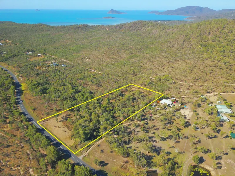 FIVE ACRES ONLY FIVE MINUTES FROM THE BEACH.