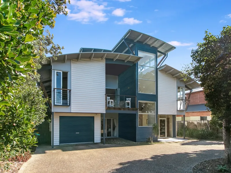 Large Family Beach House in Central Casuarina