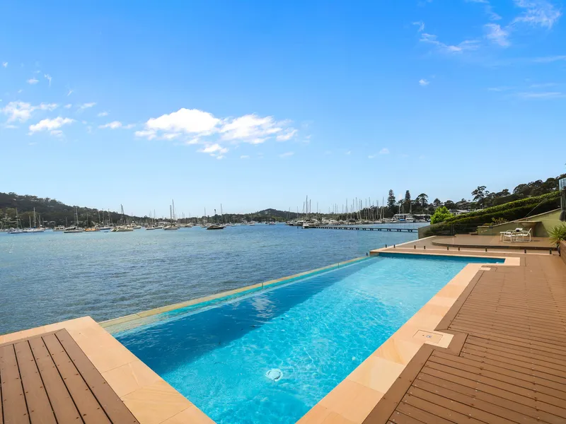 Luxurious Waterfront Entertainer with Breathtaking Views