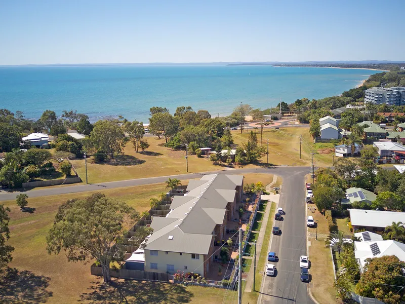 Modern Townhouse By The Beach