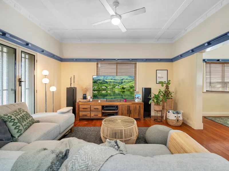 Bulimba State School Catchment & Pet Friendly Home