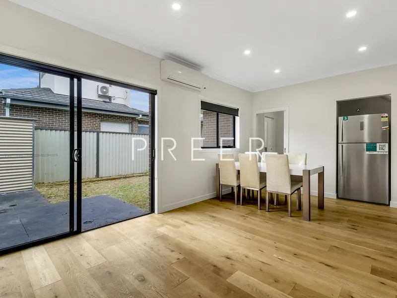 NEAR NEW SPACIOUS 6 BEDROOM TOWNHOUSE