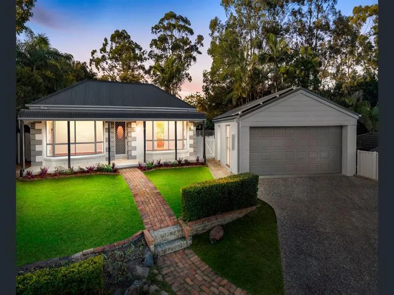 Spacious Executive 5 Bedroom Home 2 Ensuites Pool Solar