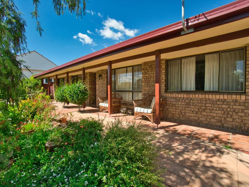 IMMACULATE HOME WITH BEAUTIFUL COTTAGE GARDEN