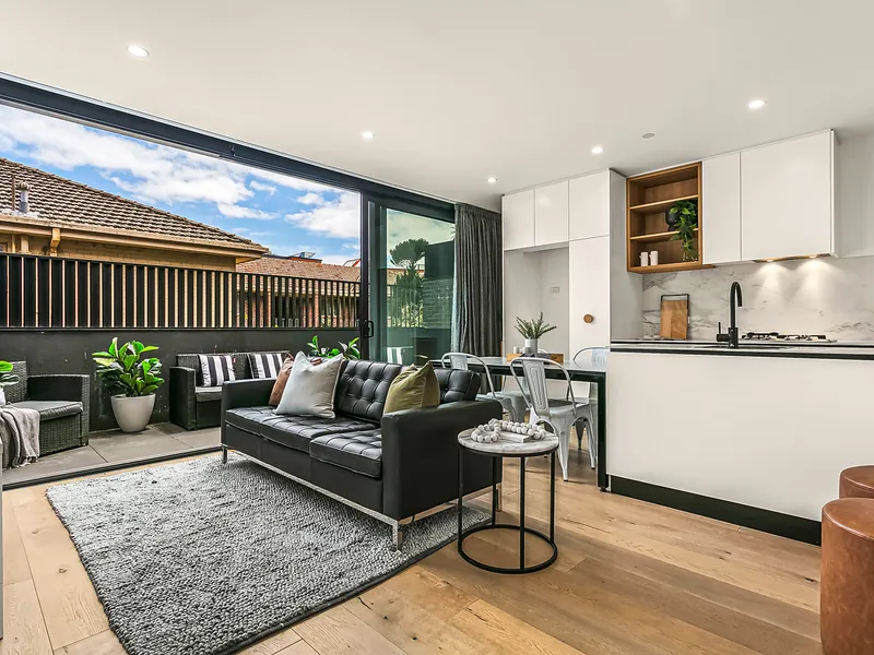 Cirqua: sophisticated contemporary style, prime address