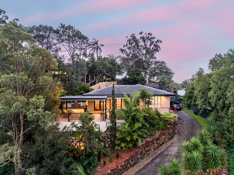 THE ENTERTAINER'S LIFESTYLE WHERE PRIVACY & CONVENIENCE ABOUNDS!